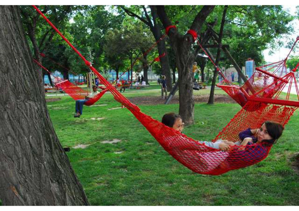 hangingaround_michael kienzer_bruno kreisky park_vienna